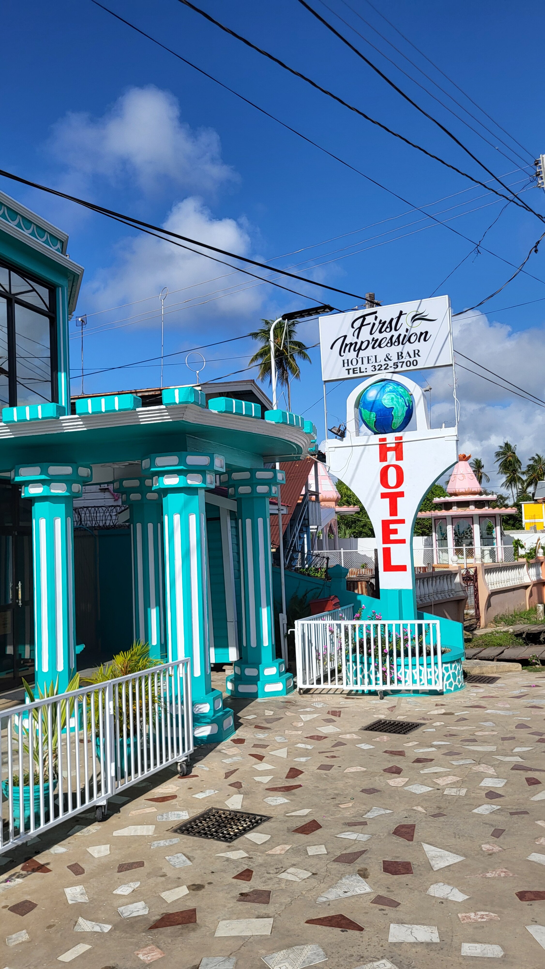 First Impression Hotel, Restaurant & Bar-官方