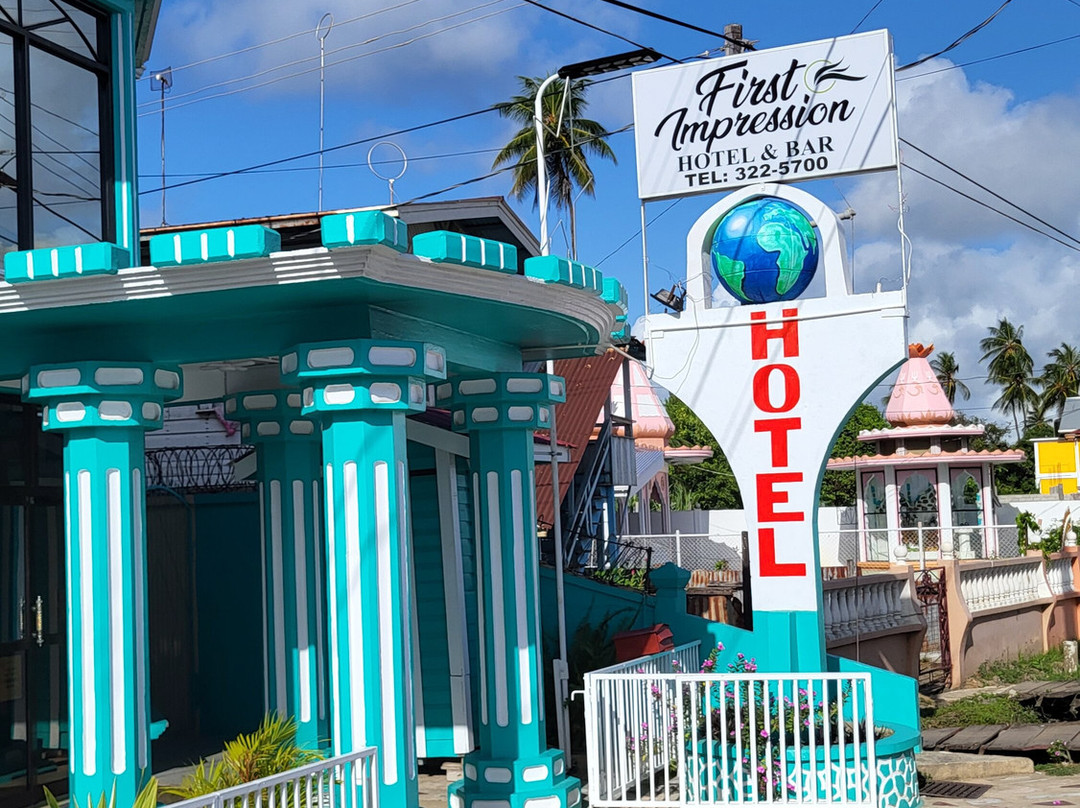 First Impression Hotel, Restaurant & Bar主图