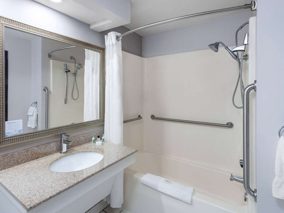 Columbia酒店住宿-佩拉快捷假日酒店