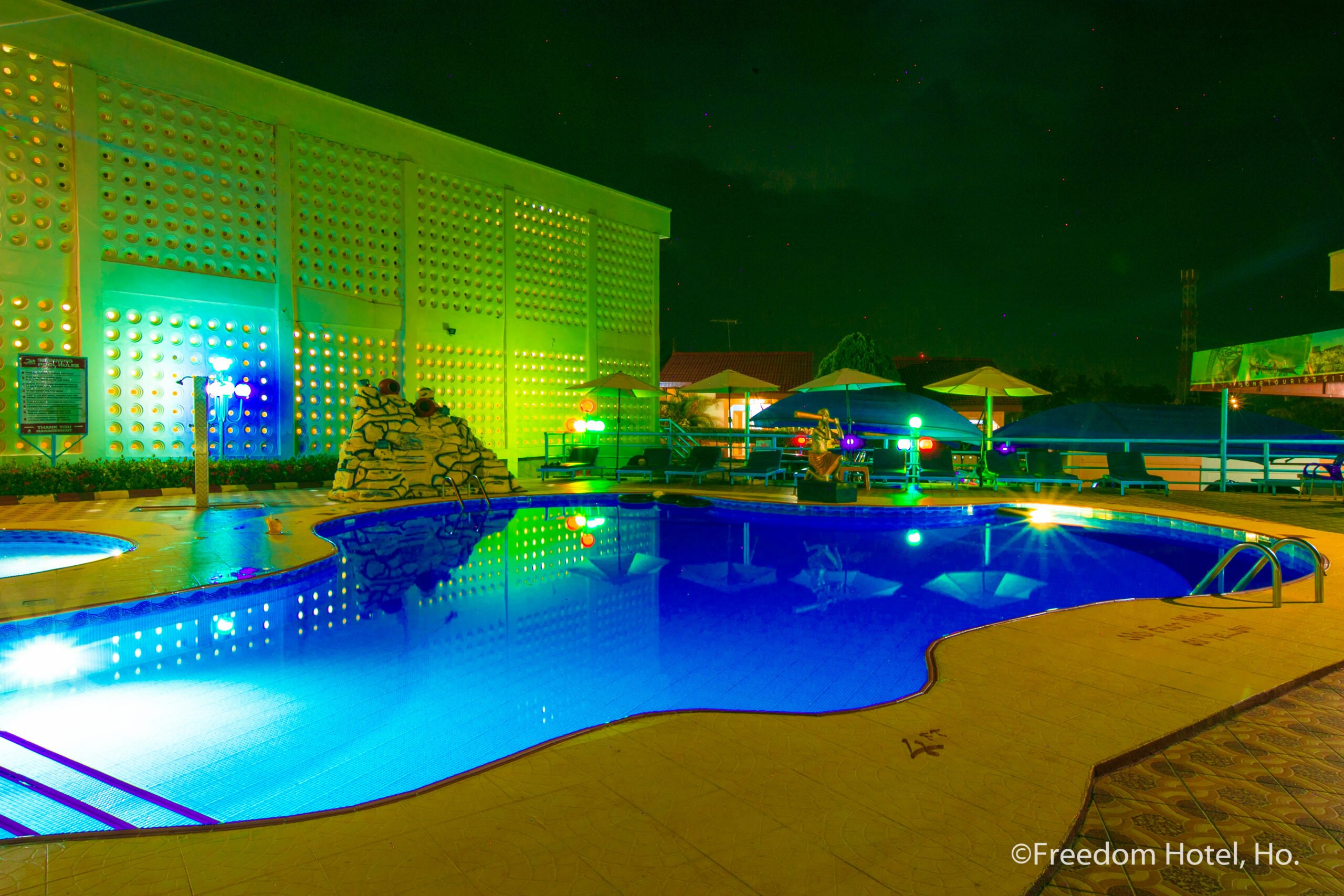 Freedom Hotel - Ho-泳池