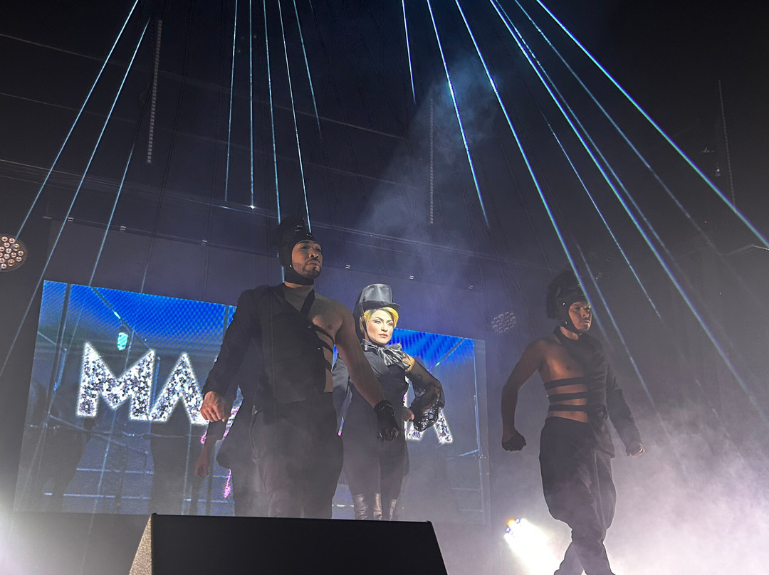 Coco Cabaret-瓦拉塔港必去景点