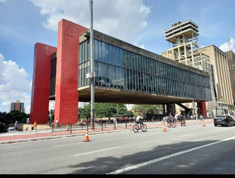 Edificio Con Acceso Privado, Bien Vigilado, En El Centro De La Ciudad