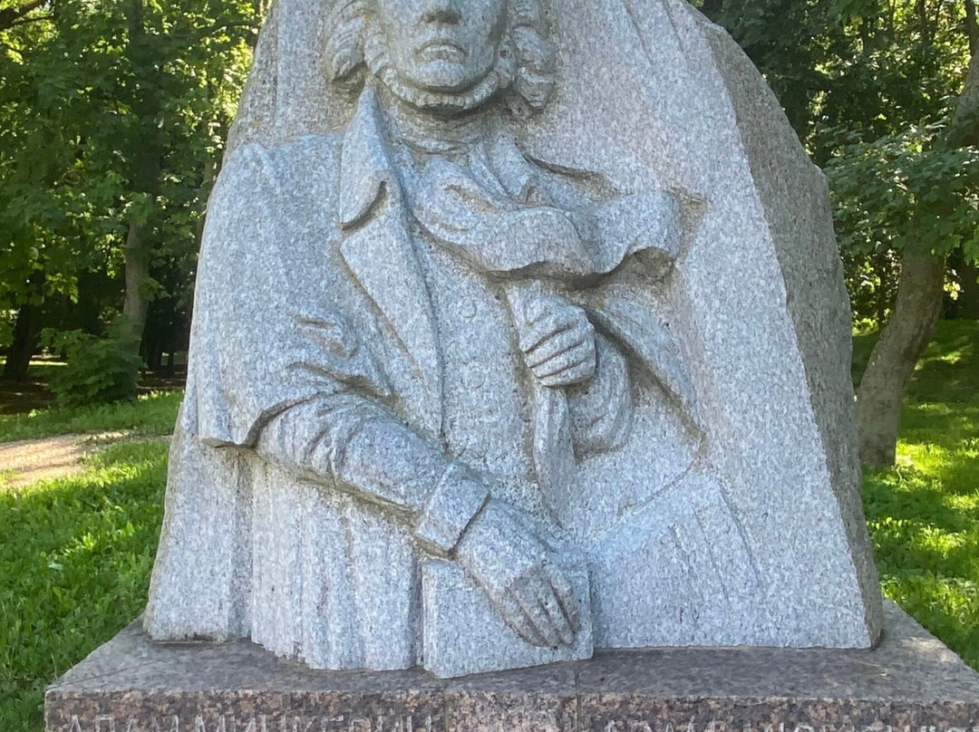 Monument to Adam Mickiewicz-泽列诺格拉茨克必去景点
