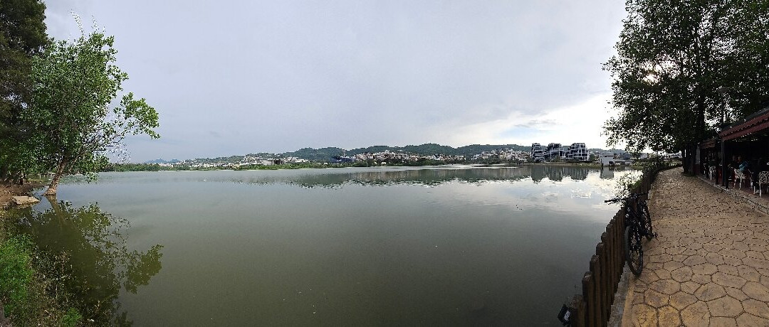 Grand Park (Parku i Madh)景点图片