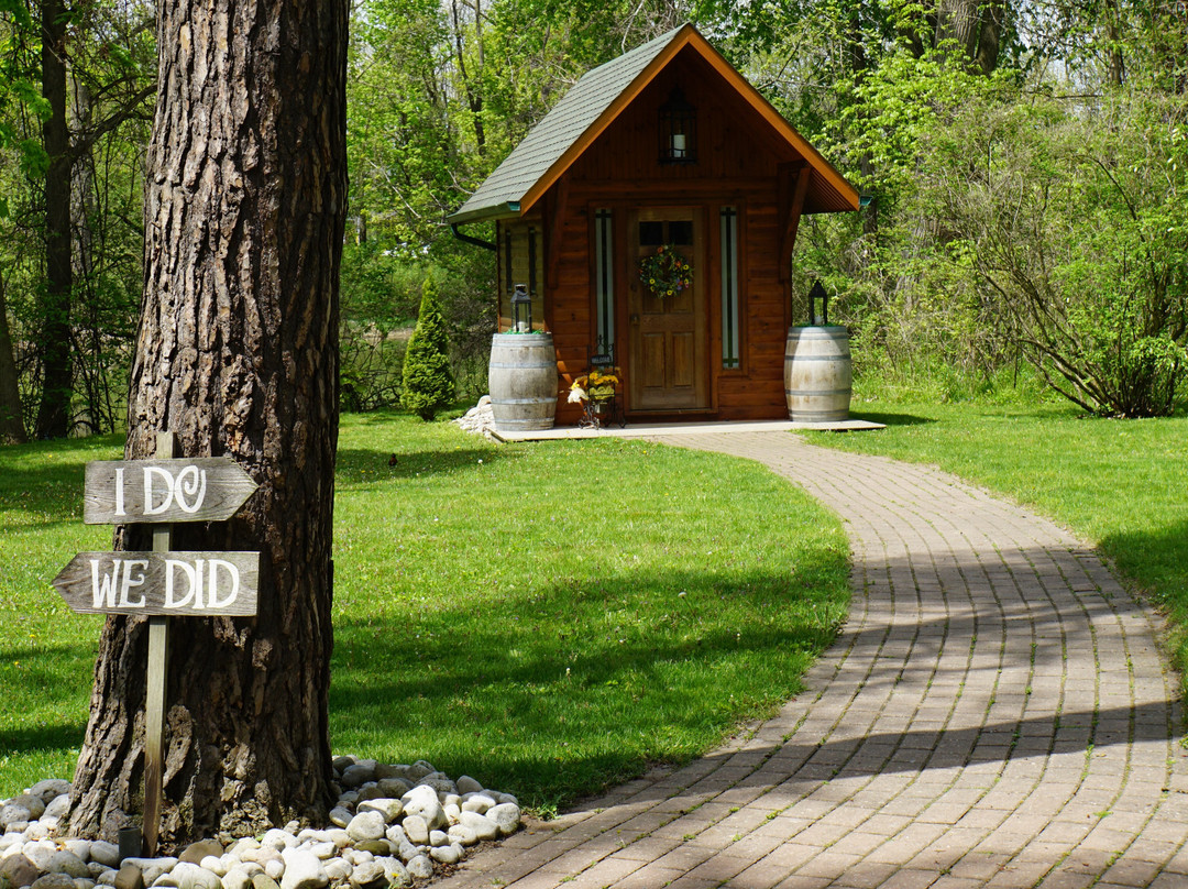 Elope Niagara's Little Log Wedding Chapel-Stevensville必去景点