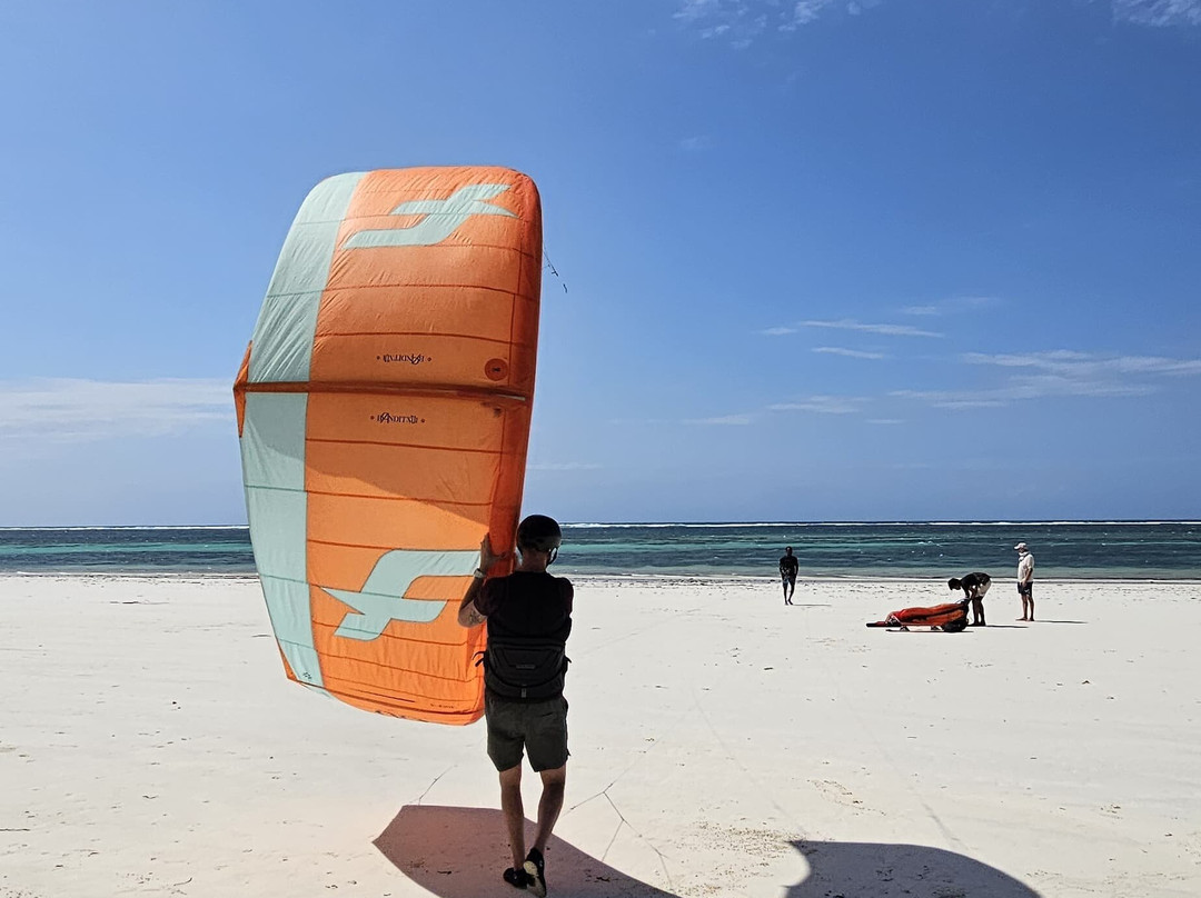 KiteMotion-迪亚尼必去景点