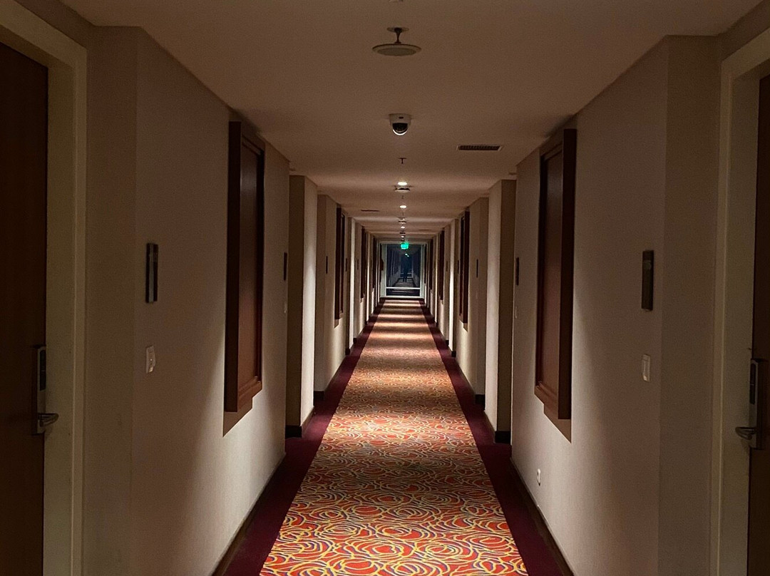 Avenzel Hotel and Convention Cibubur主图