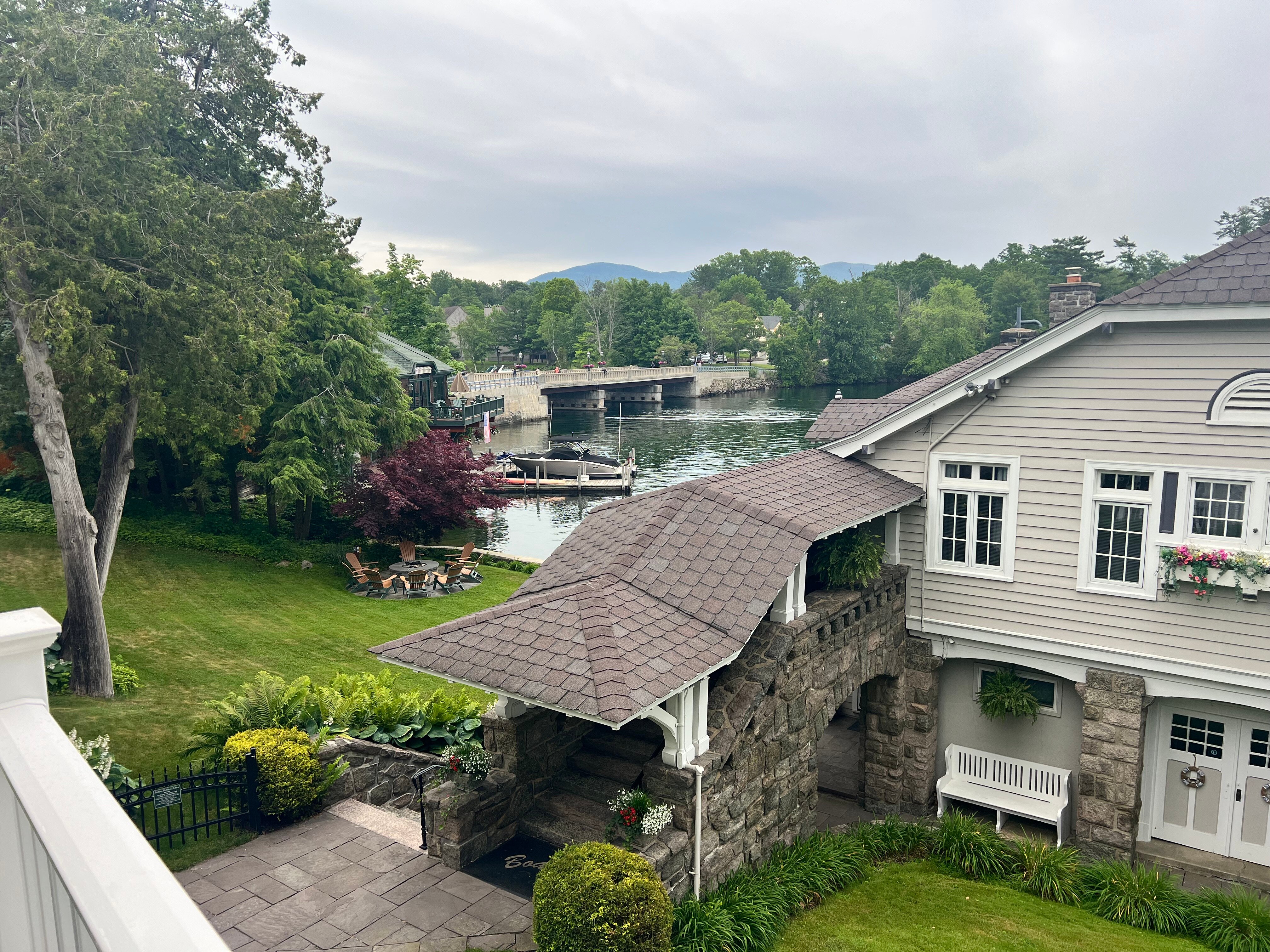 Boathouse Waterfront Lodging-官方