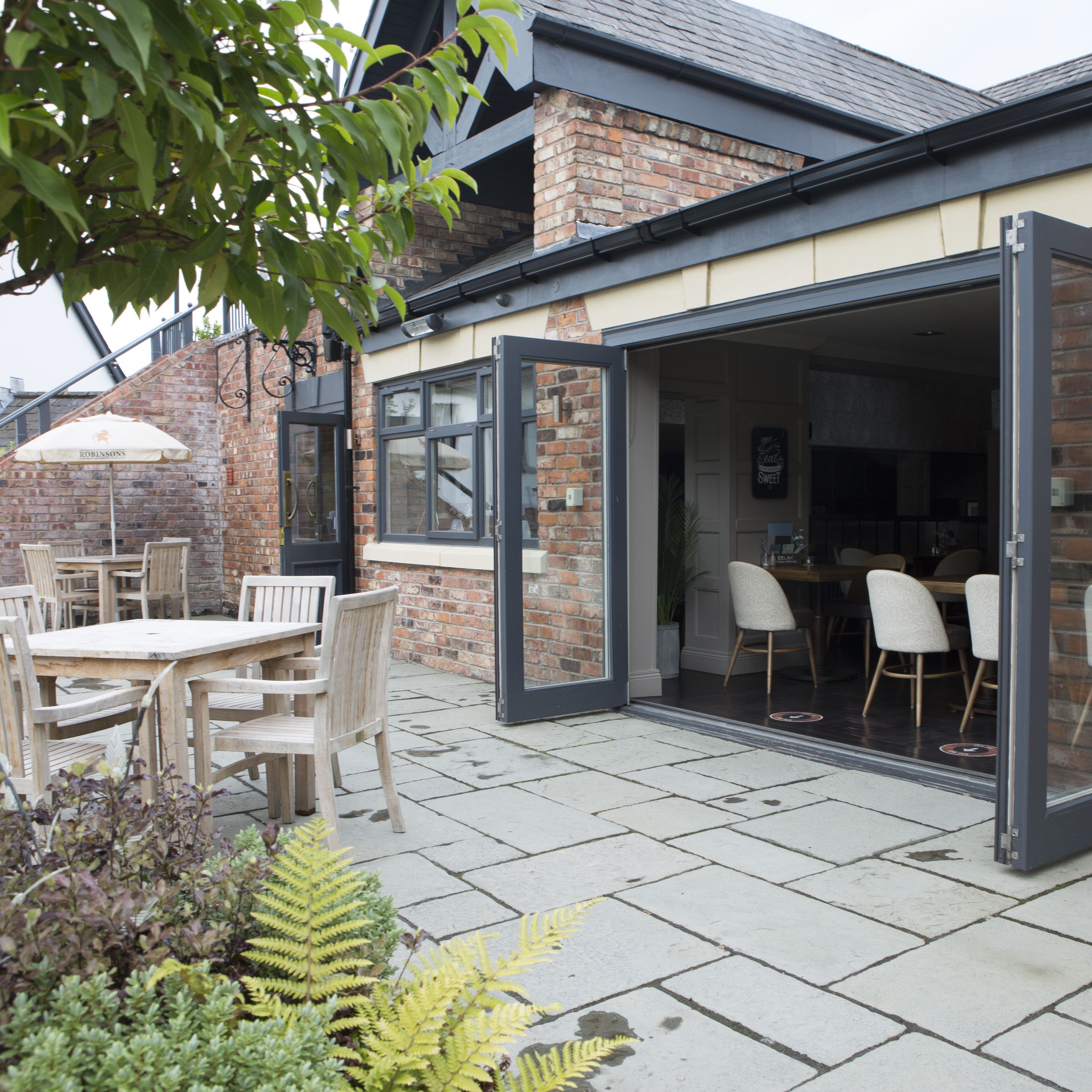 Bulls Head Hale Barns-浴室