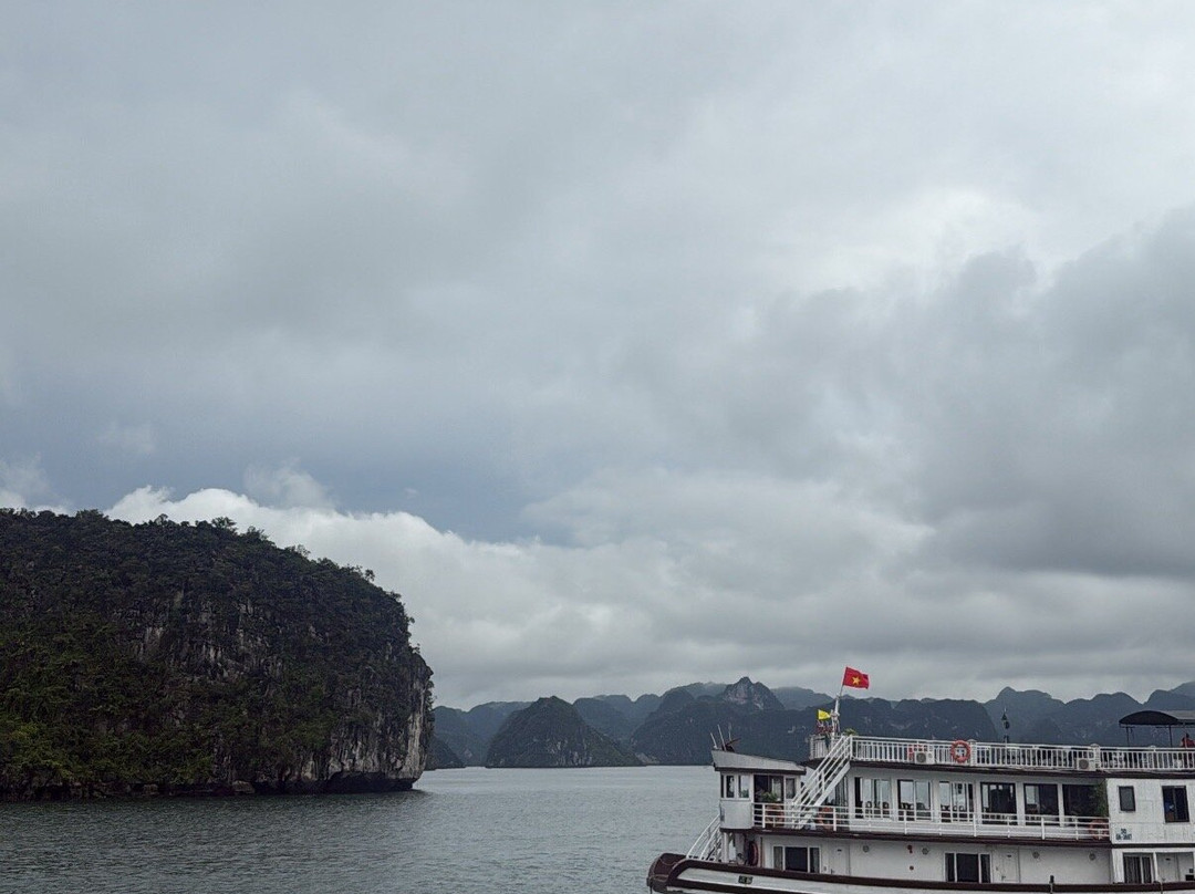 Catherine Cruises-下龙湾必去景点