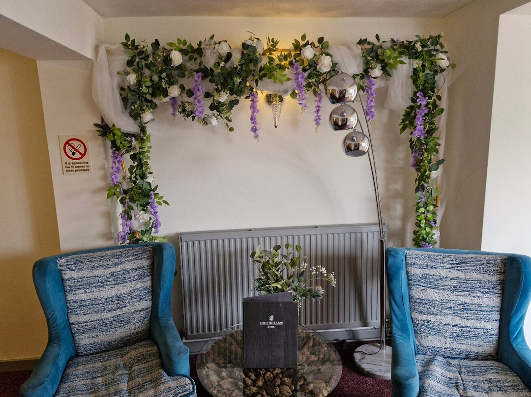 The White Lion Hotel主图