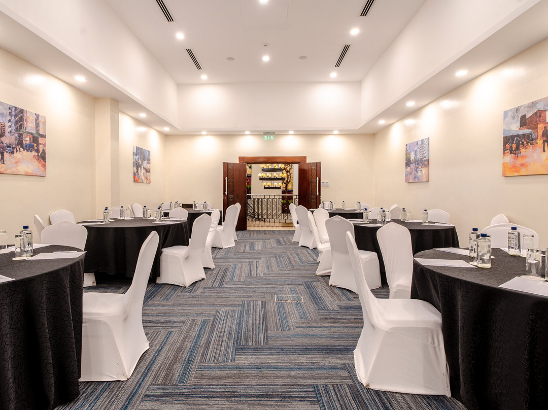 萨洛瓦帕纳弗里克酒店主图