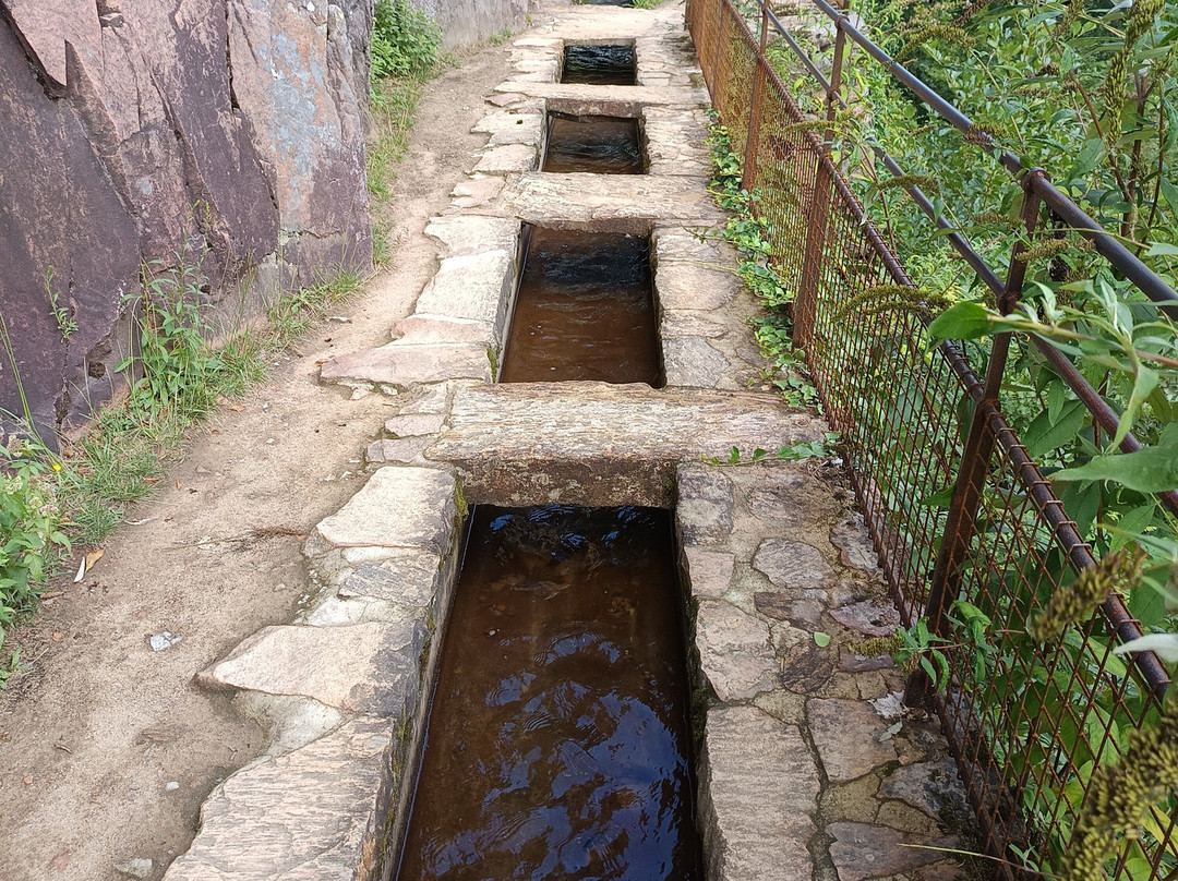 Canal des Moines-Aubazines必去景点
