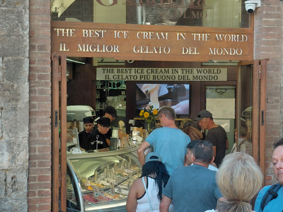 Piazza Della Cisterna-圣吉米尼亚诺必去景点