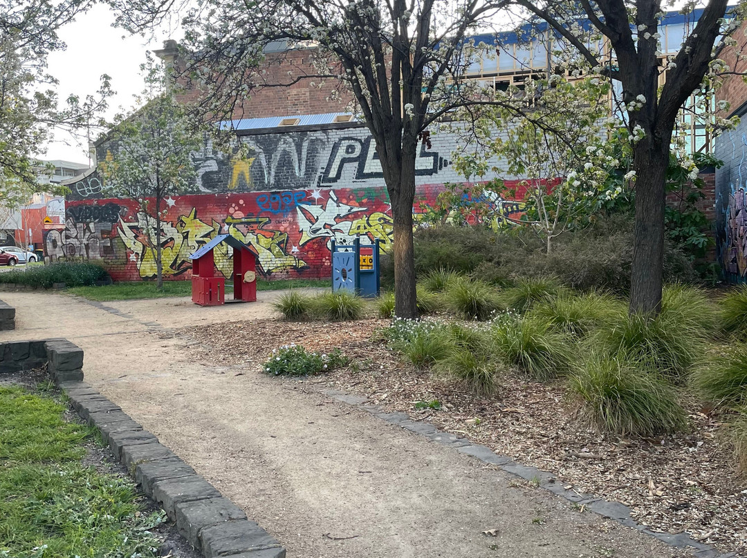 Canning and Palmerston Streets Reserve-Carlton必去景点