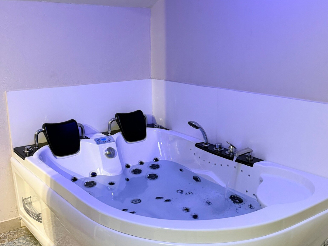 阿德阿尔巴精品水疗酒店主图