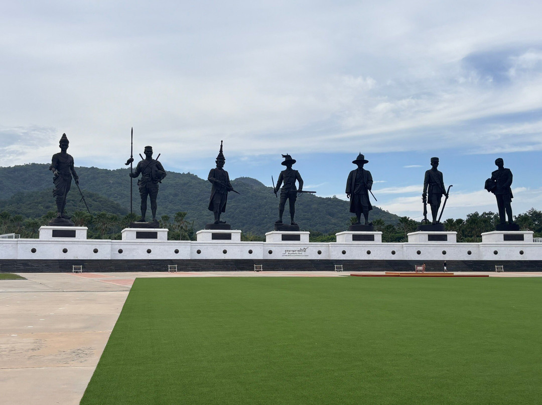 7 Kings of Siam Statues-Nong Kae必去景点