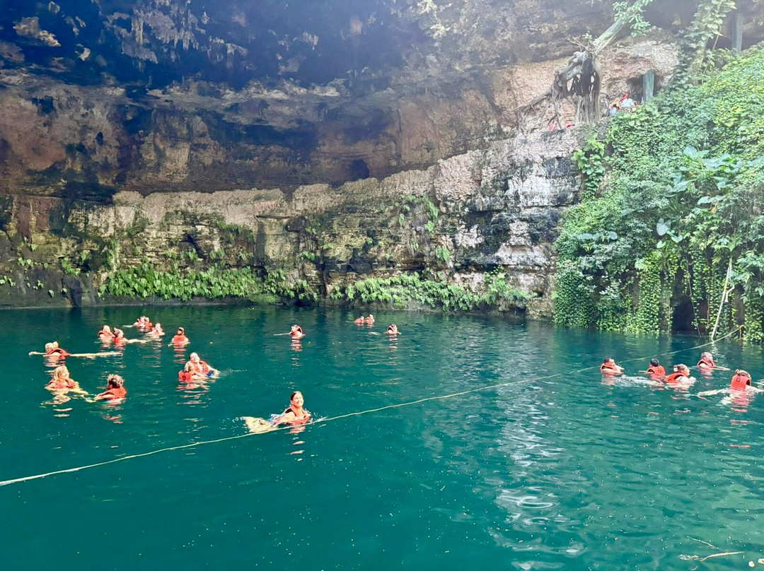 Cenote Zaci-巴利亚多利德必去景点