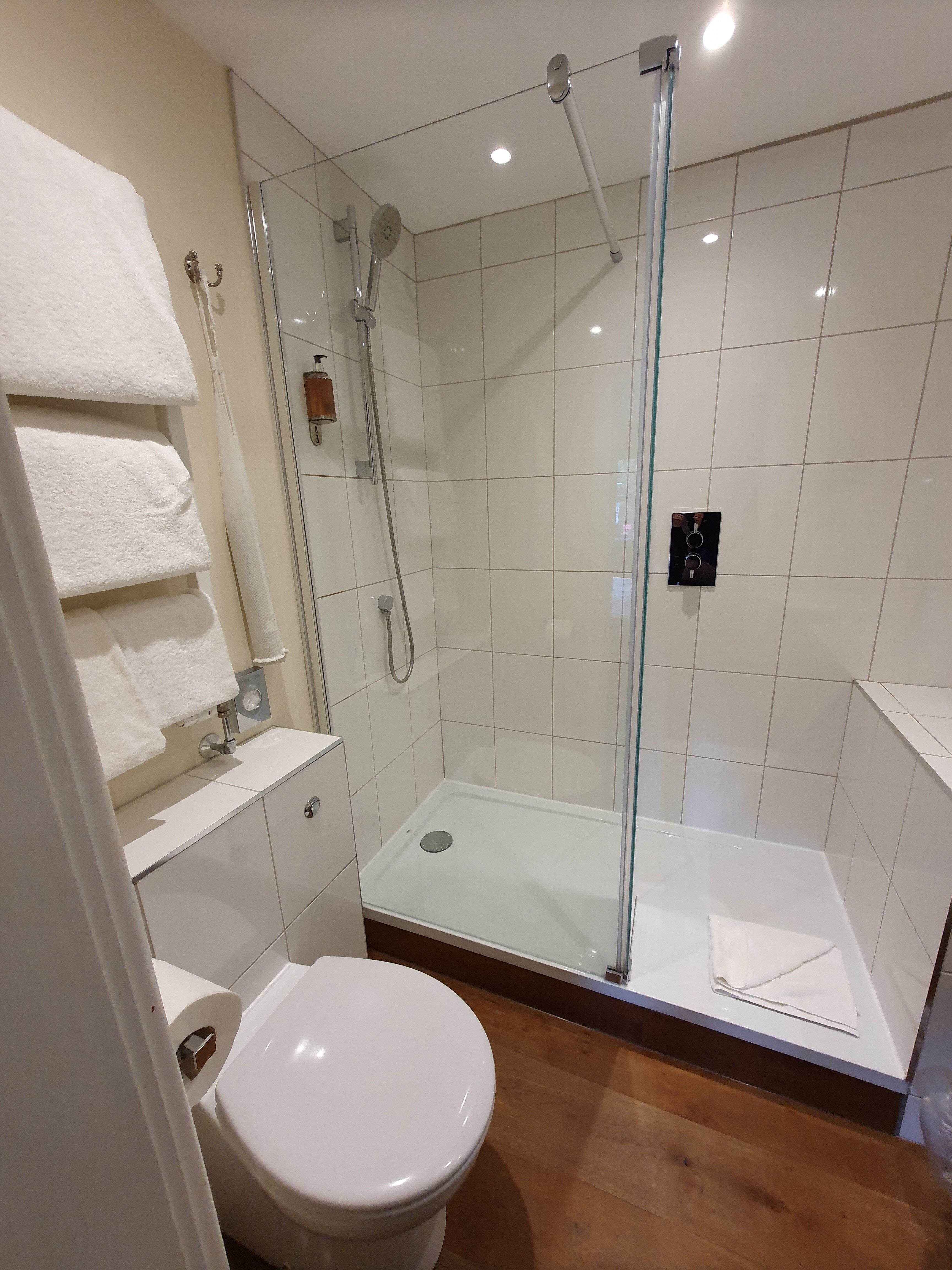 Glenbruar House-浴室