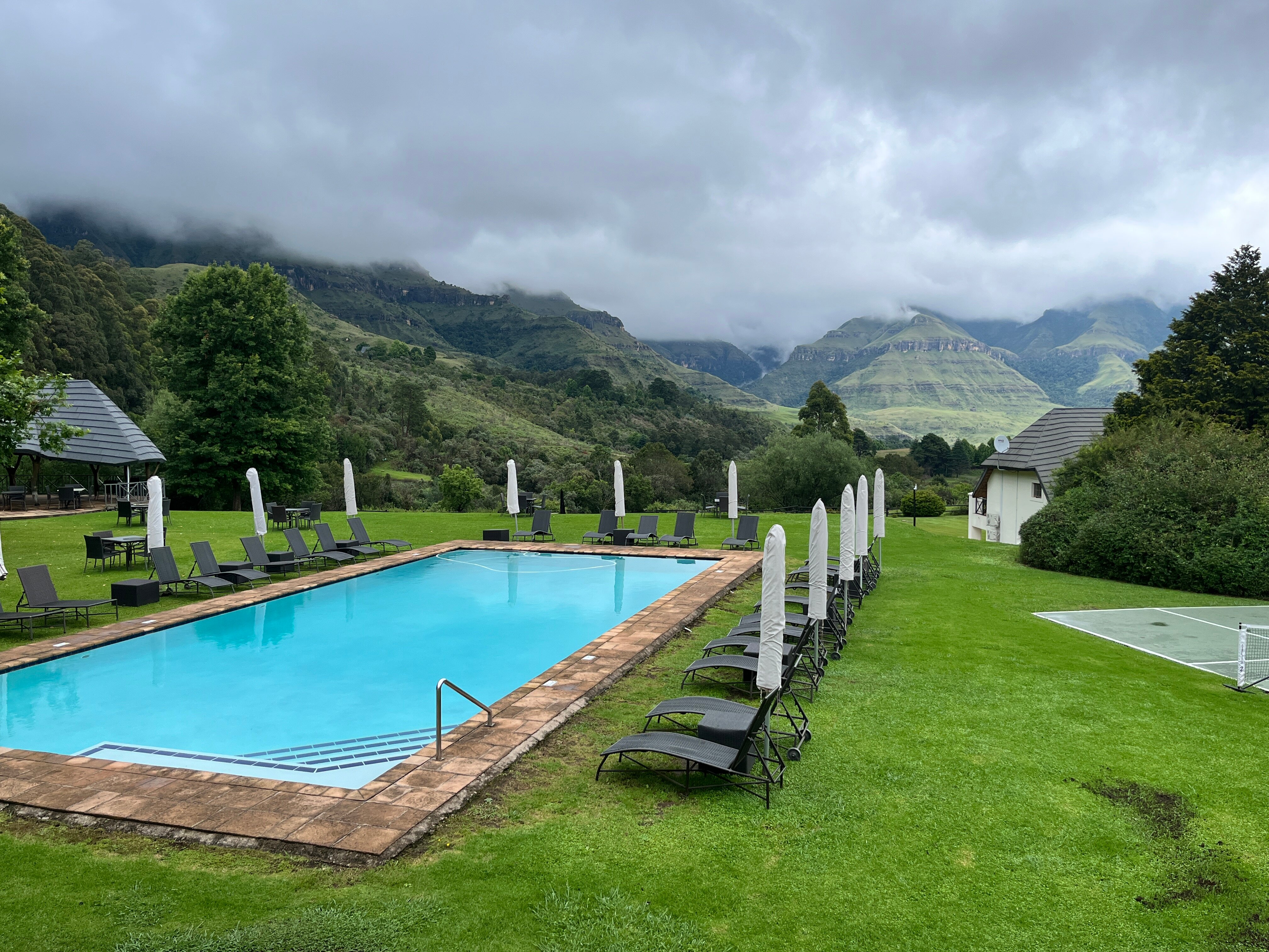 Champagne Castle Hotel-酒店景观