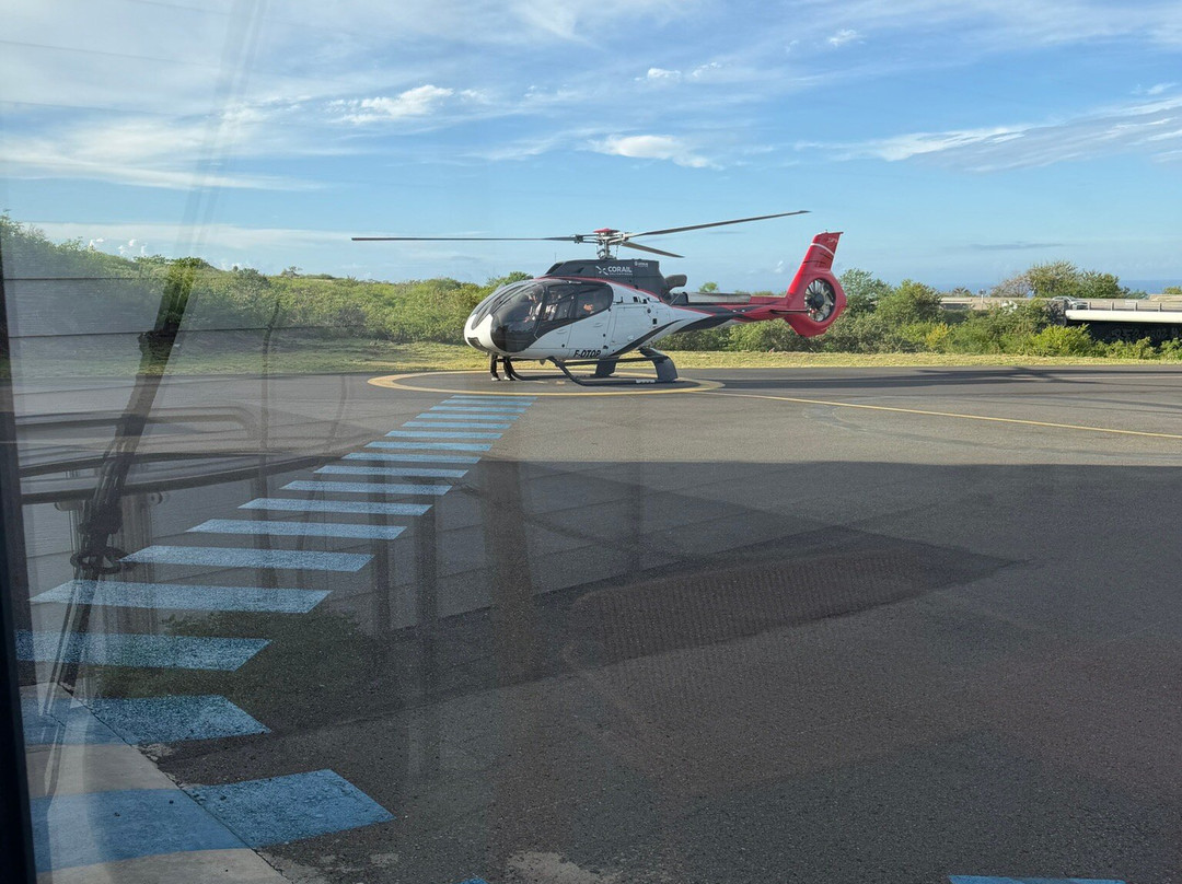 Corail Helicopteres-留尼旺圣皮耶必去景点