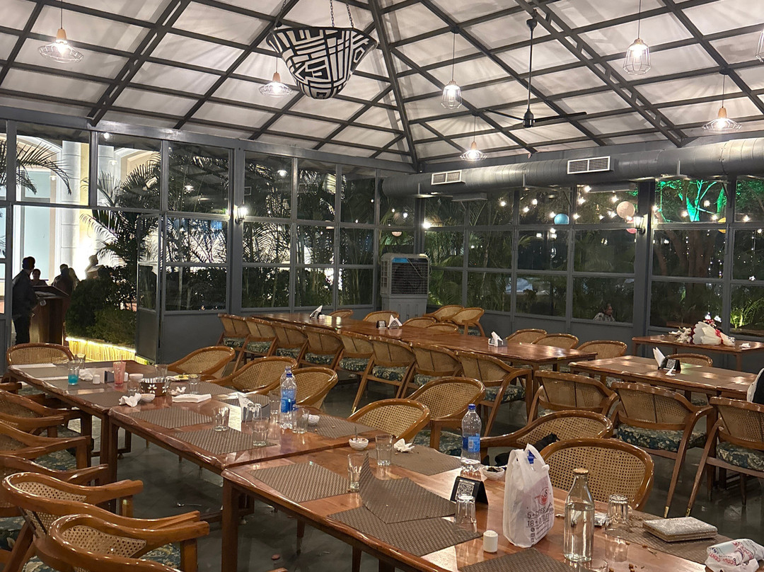 萨法尔休闲酒店主图