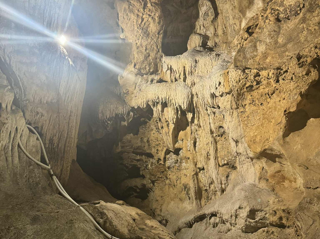 Hoa Cuong Cave-Gia Luan必去景点