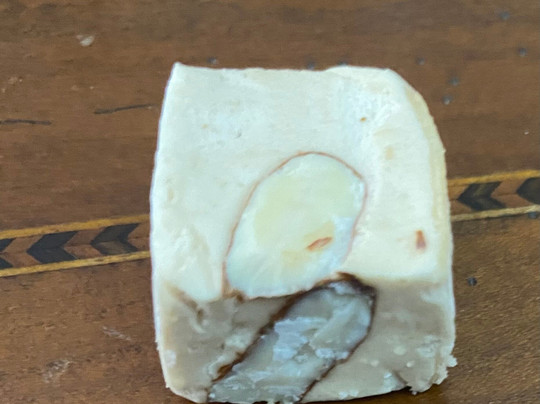 Les Trois Abeilles-蒙特利玛必去景点