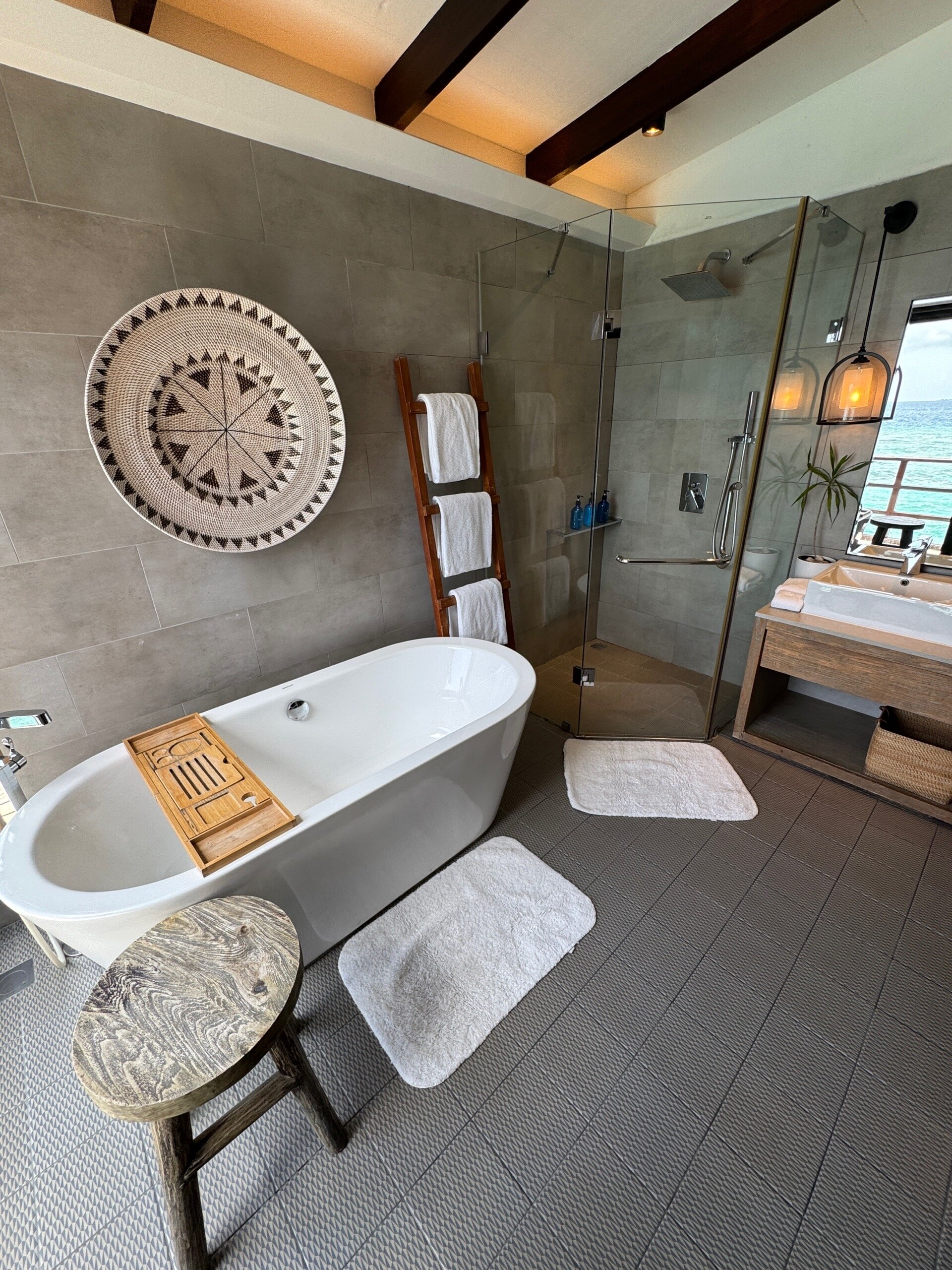 Grand Park Kodhipparu, Maldives-浴室