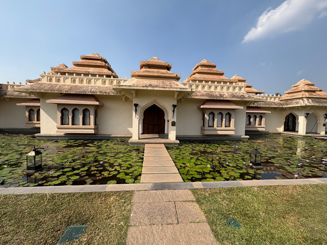 亨比回归原始酒店主图