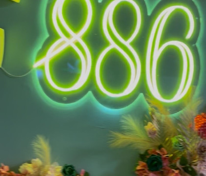 886 Beauty salon Bar