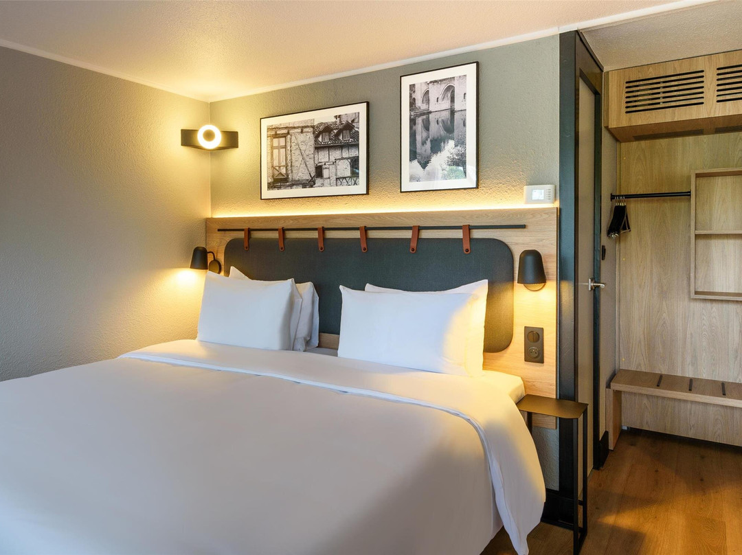 尼奥尔东-拉克莱士基里亚德酒店