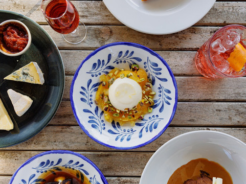 玫瑰皇冠酒店主图