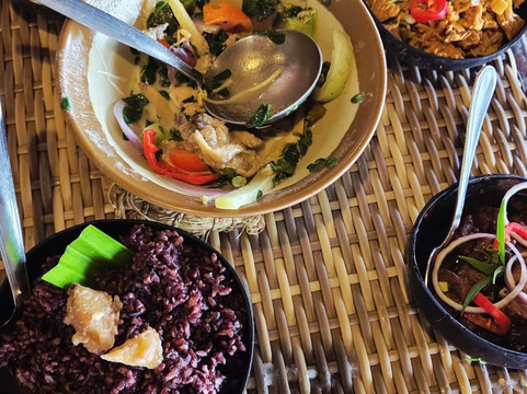 保和养蜂场酒店主图