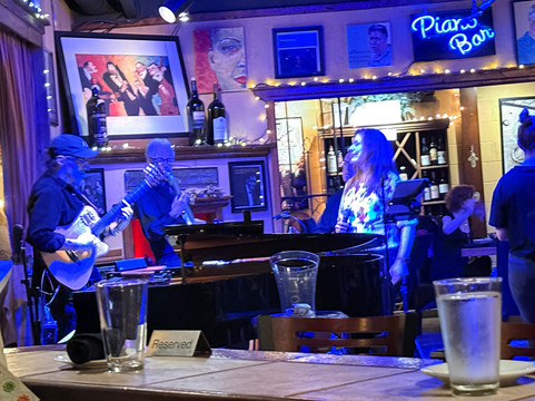 Arrivederci Wine and Jazz Bar-Milwaukie必去景点