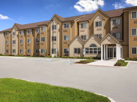 肯德尼麦客达套房酒店