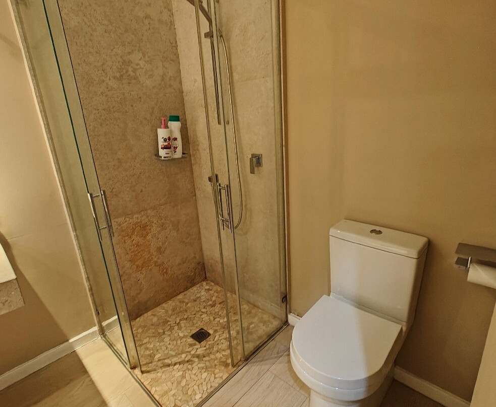 OYO阿尔托拉酒店主图