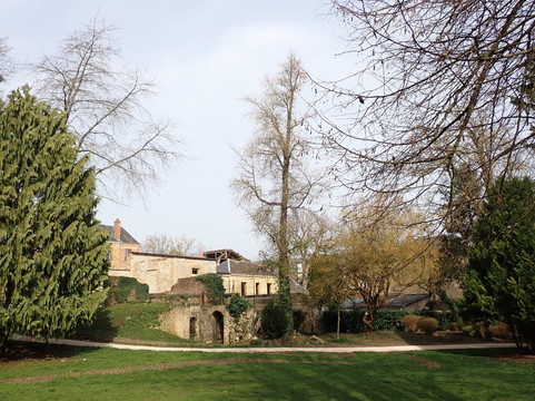 Parc Pierquin-沙勒维尔梅济耶尔必去景点