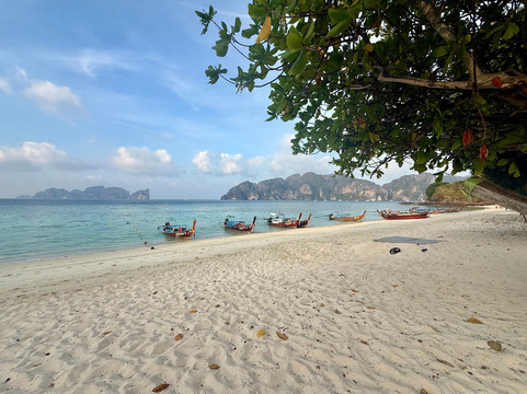 天堂度假村-皮皮岛主图