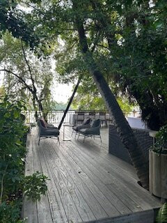 An Lam Retreats Saigon River主图