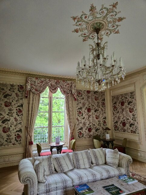 洛泽尔城堡酒店主图