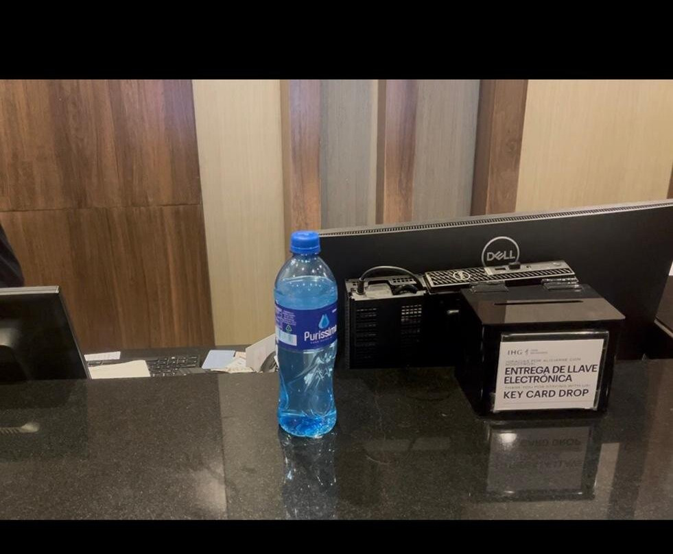巴拿马机场皇冠假日酒店主图