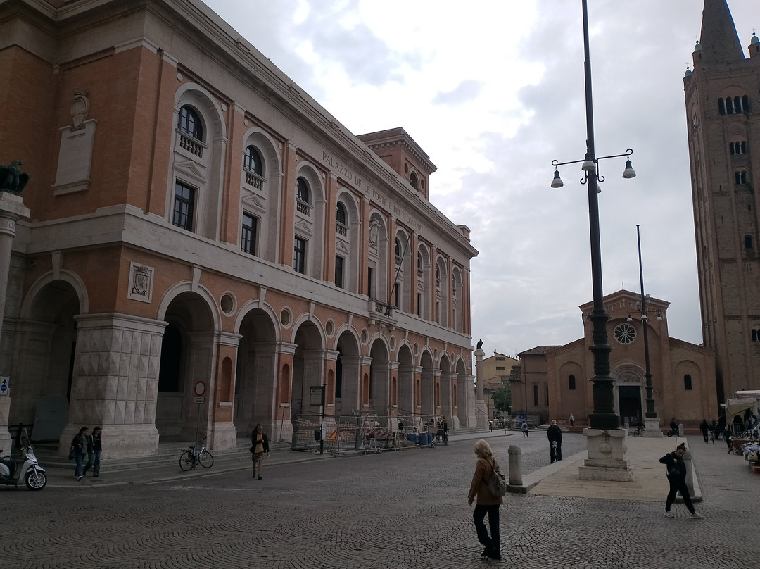 Piazza Aurelio Saffi-弗利必去景点