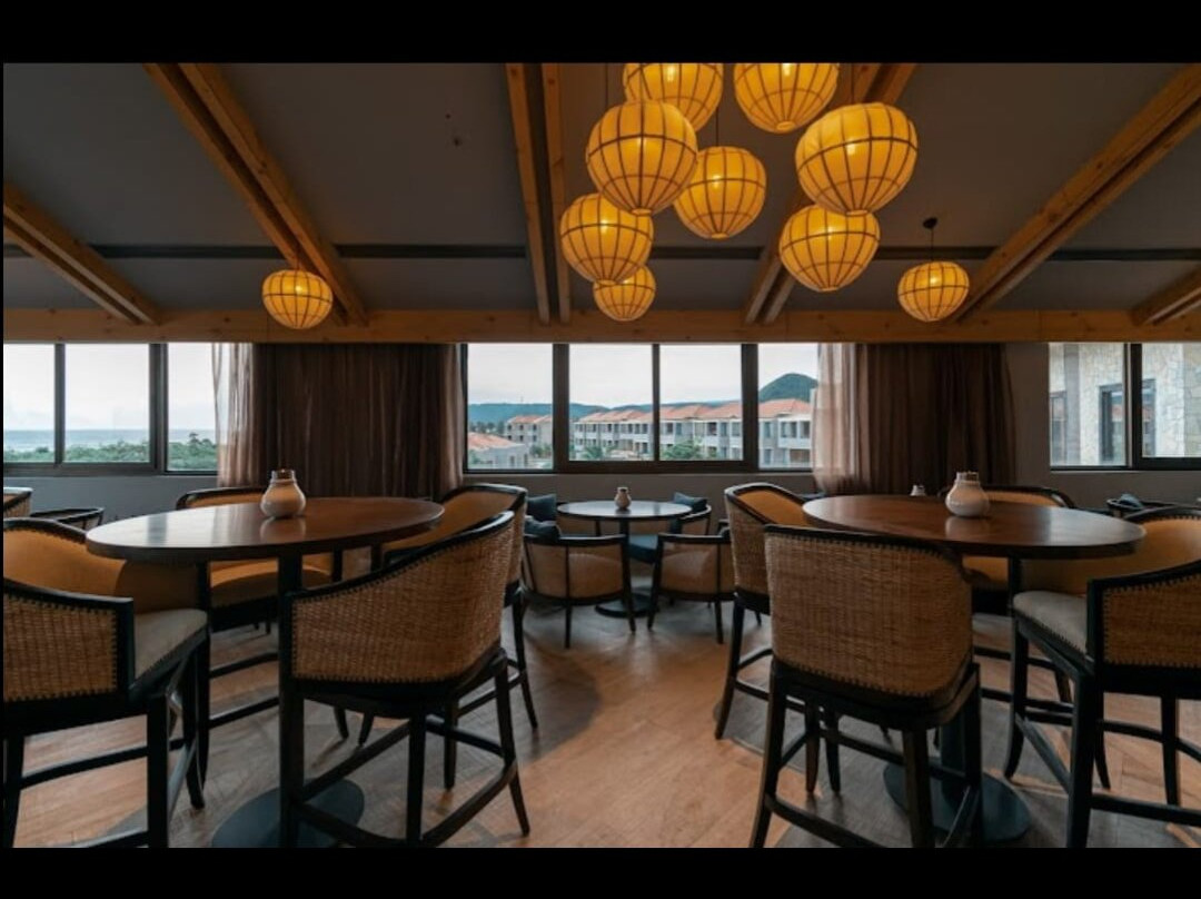 Upper Deck Bar & Lounge-维沙哈巴南必去景点