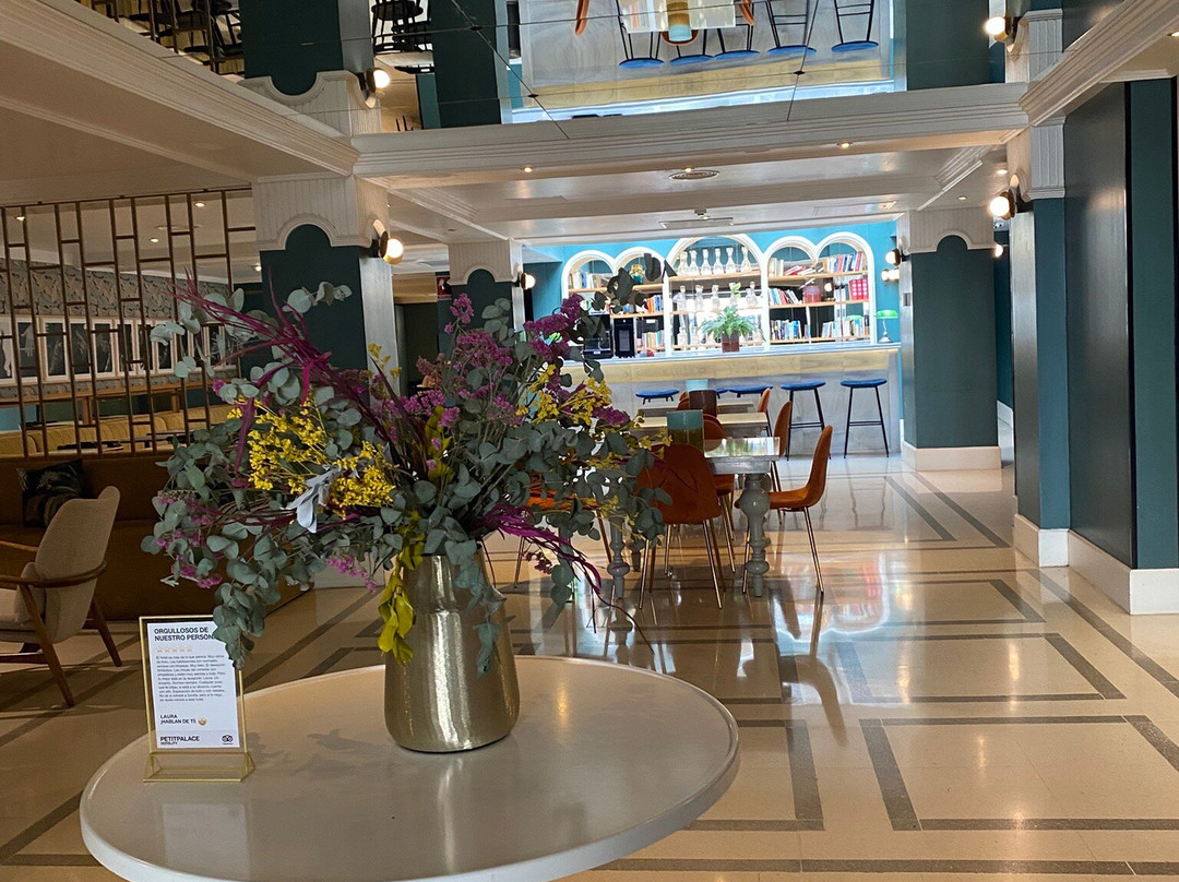 珀蒂宫特里亚纳小宫酒店主图