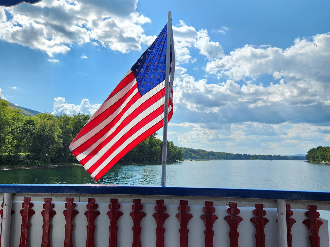 Hiawatha Paddlewheel Riverboat-Williamsport必去景点