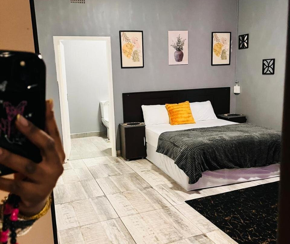 Deluxury Guesthouse