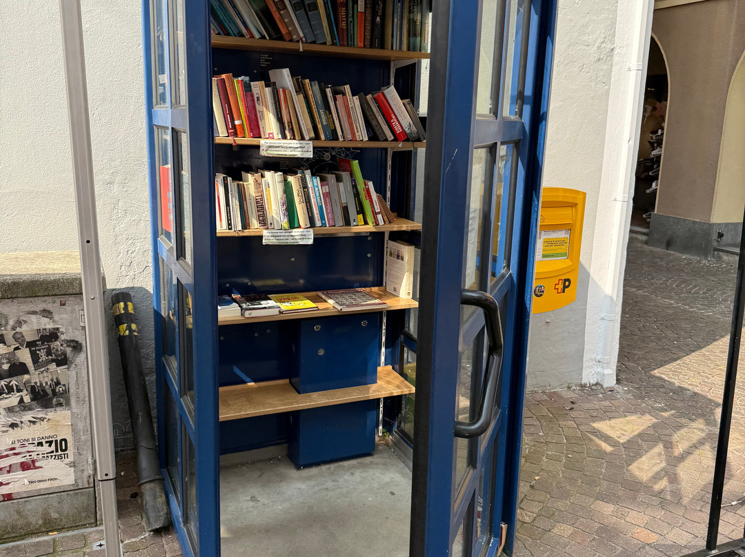 Bücherschrank Locarno