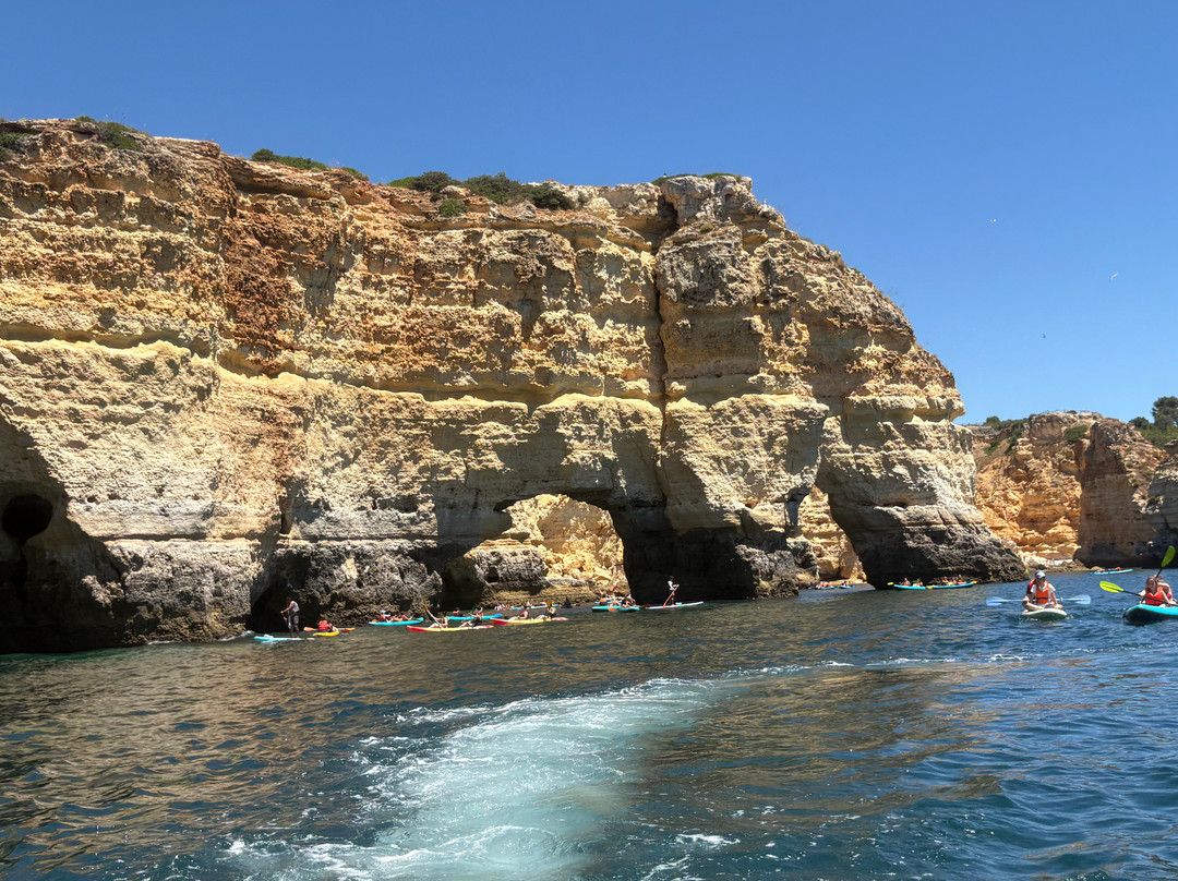 Praia da Senhora da Rocha-Porches必去景点