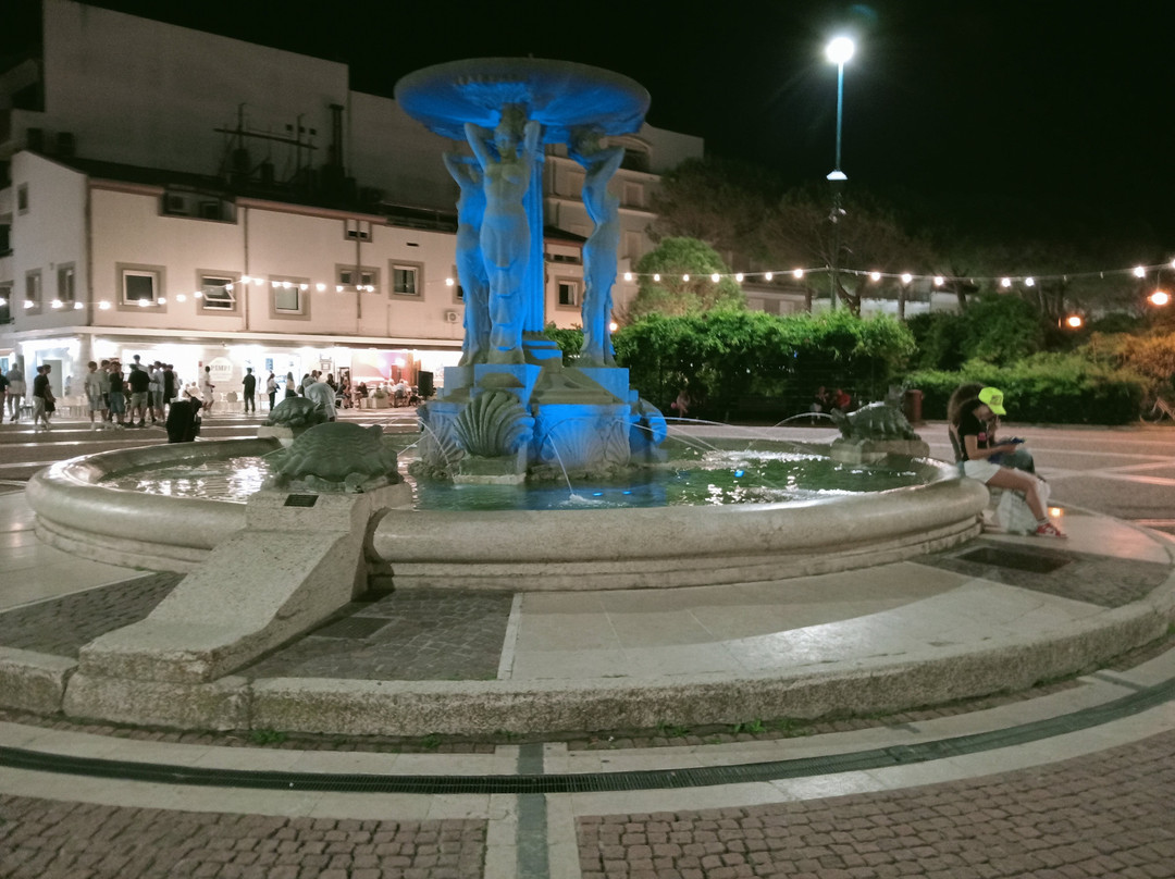 Fontana Delle Sirene-卡托利卡必去景点